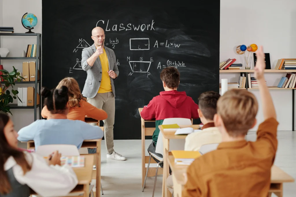 Digital Classrooms vs Brick-and-Mortar: Navigating the Educational Crossroads 3 Brick-and-Mortar Classrooms